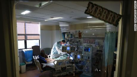 201223031716-coronavirus-hospital-california-1221-large-169