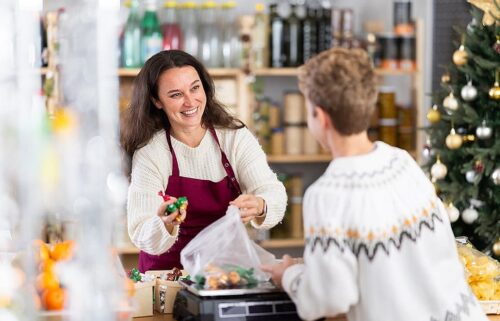 9 holiday retail planning tips to help boost small business sales